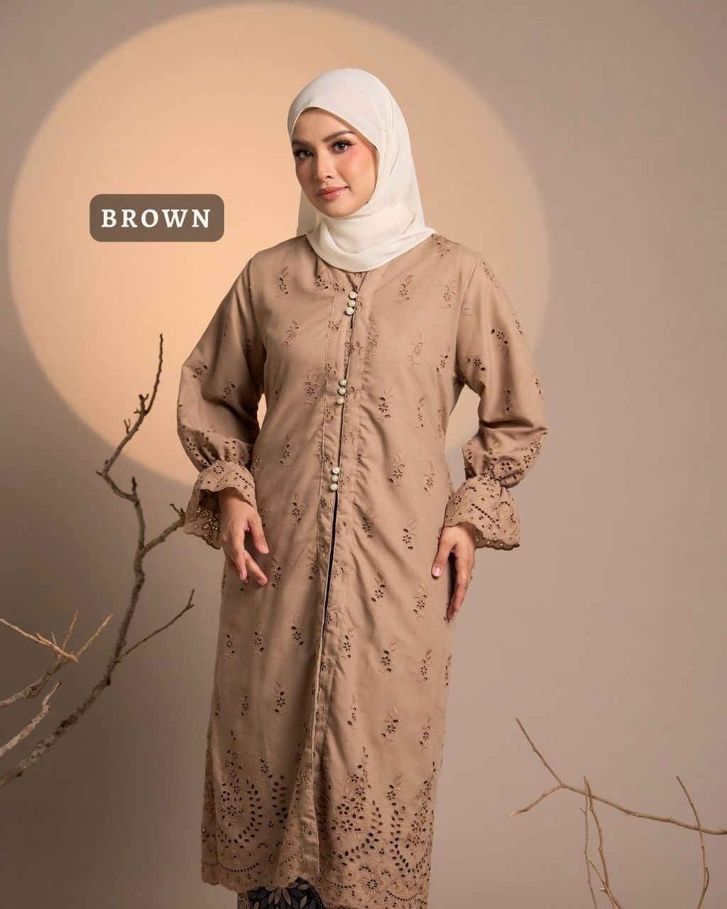 haura-wear-senja-skirt-set-sulam-embroidery-pario-klasik-tradisional-mini kebaya-fabrik eyelet-raya-muslimah-long-sleeve-baju-skirt-kain-perempuan-baju-sepasang (1)