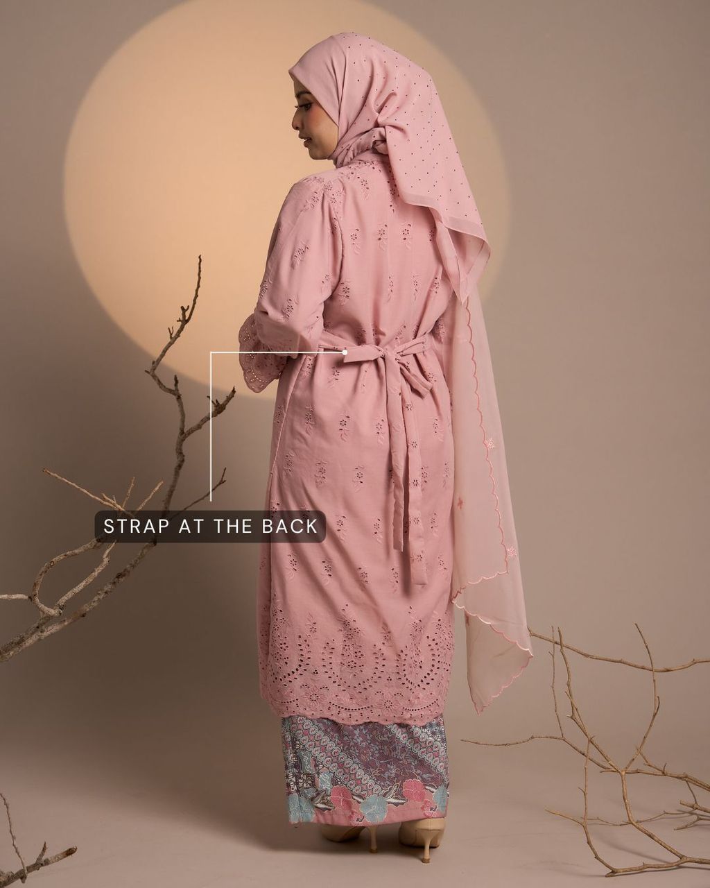 haura-wear-senja-skirt-set-sulam-embroidery-pario-klasik-tradisional-mini kebaya-fabrik eyelet-raya-muslimah-long-sleeve-baju-skirt-kain-perempuan-baju-sepasang (8)