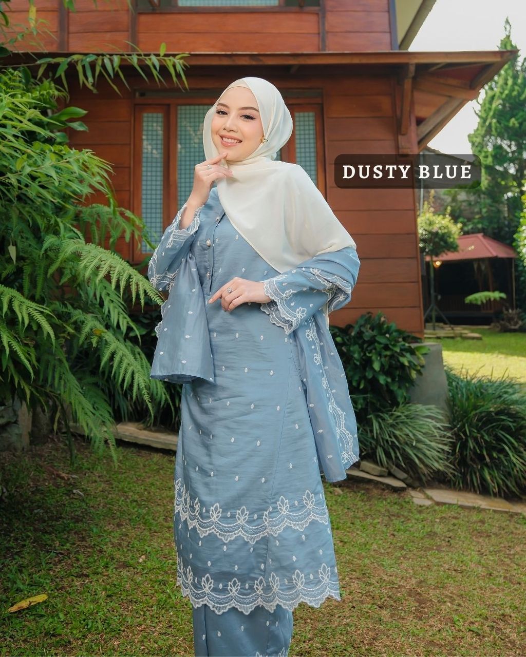 haura-wear-layna-skirt-set-sulam-embroidery-pario-klasik-tradisional-mini kebaya-fabrik eyelet-raya-muslimah-long-sleeve-baju-skirt-kain-perempuan-baju-sepasang (4)