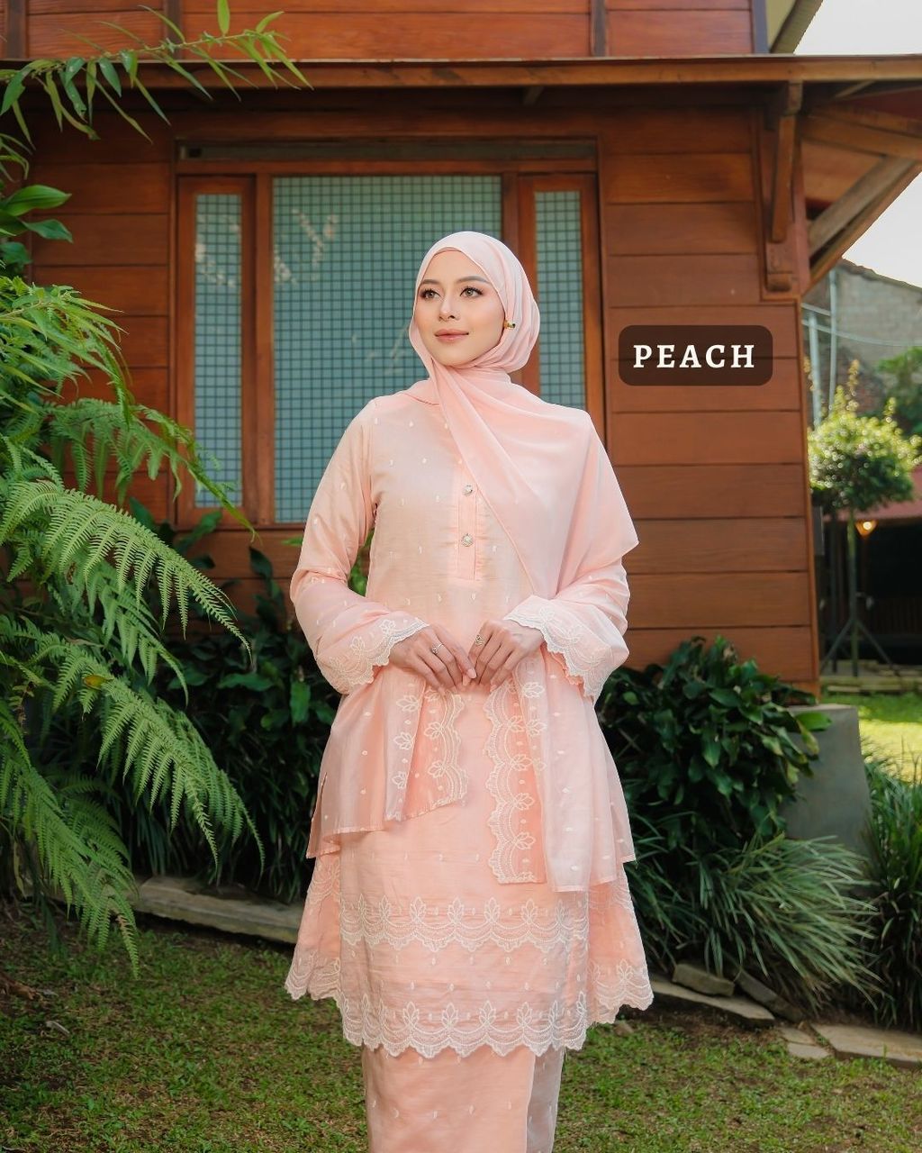 haura-wear-layna-skirt-set-sulam-embroidery-pario-klasik-tradisional-mini kebaya-fabrik eyelet-raya-muslimah-long-sleeve-baju-skirt-kain-perempuan-baju-sepasang (27)