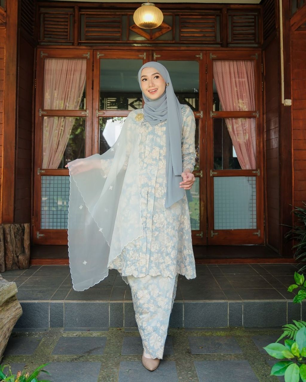 haura-wear-saffya-skirt-set-sulam-embroidery-pario-klasik-tradisional-mini kebaya-fabrik eyelet-raya-muslimah-long-sleeve-baju-skirt-kain-perempuan-baju-sepasang (13)
