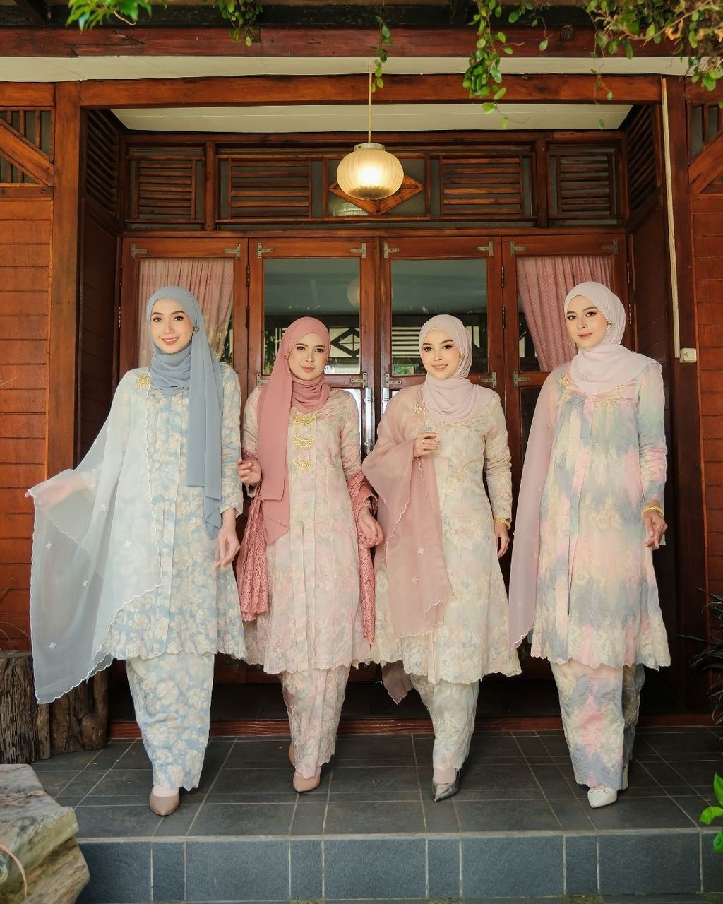 haura-wear-saffya-skirt-set-sulam-embroidery-pario-klasik-tradisional-mini kebaya-fabrik eyelet-raya-muslimah-long-sleeve-baju-skirt-kain-perempuan-baju-sepasang (16)