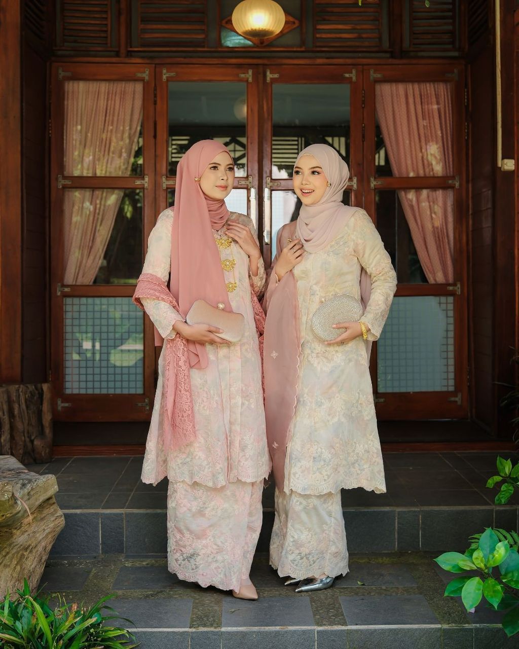 haura-wear-saffya-skirt-set-sulam-embroidery-pario-klasik-tradisional-mini kebaya-fabrik eyelet-raya-muslimah-long-sleeve-baju-skirt-kain-perempuan-baju-sepasang (25)