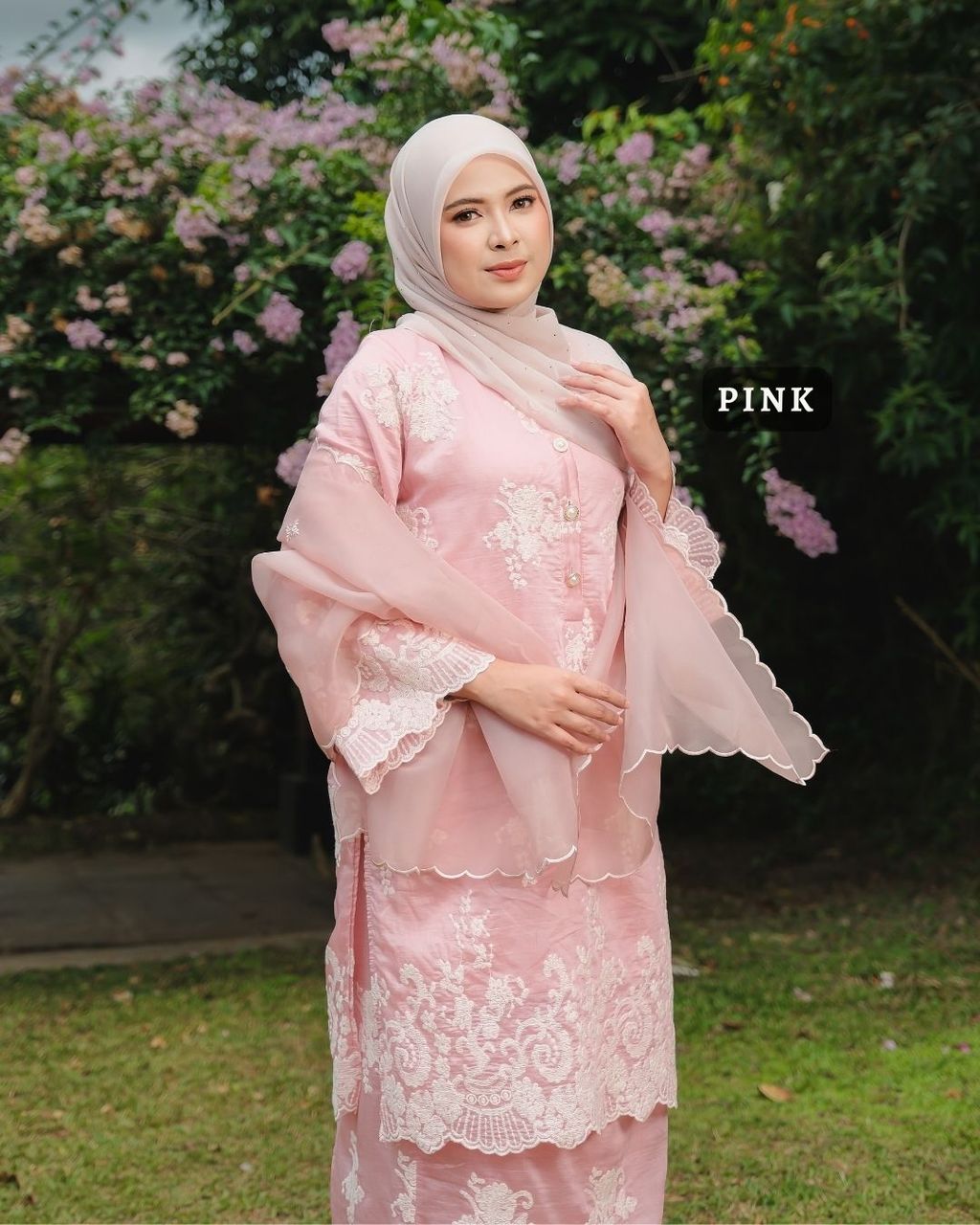 haura-wear-danum-skirt-set-sulam-embroidery-pario-klasik-tradisional-mini kebaya-fabrik eyelet-raya-muslimah-long-sleeve-baju-skirt-kain-perempuan-baju-sepasang (12)