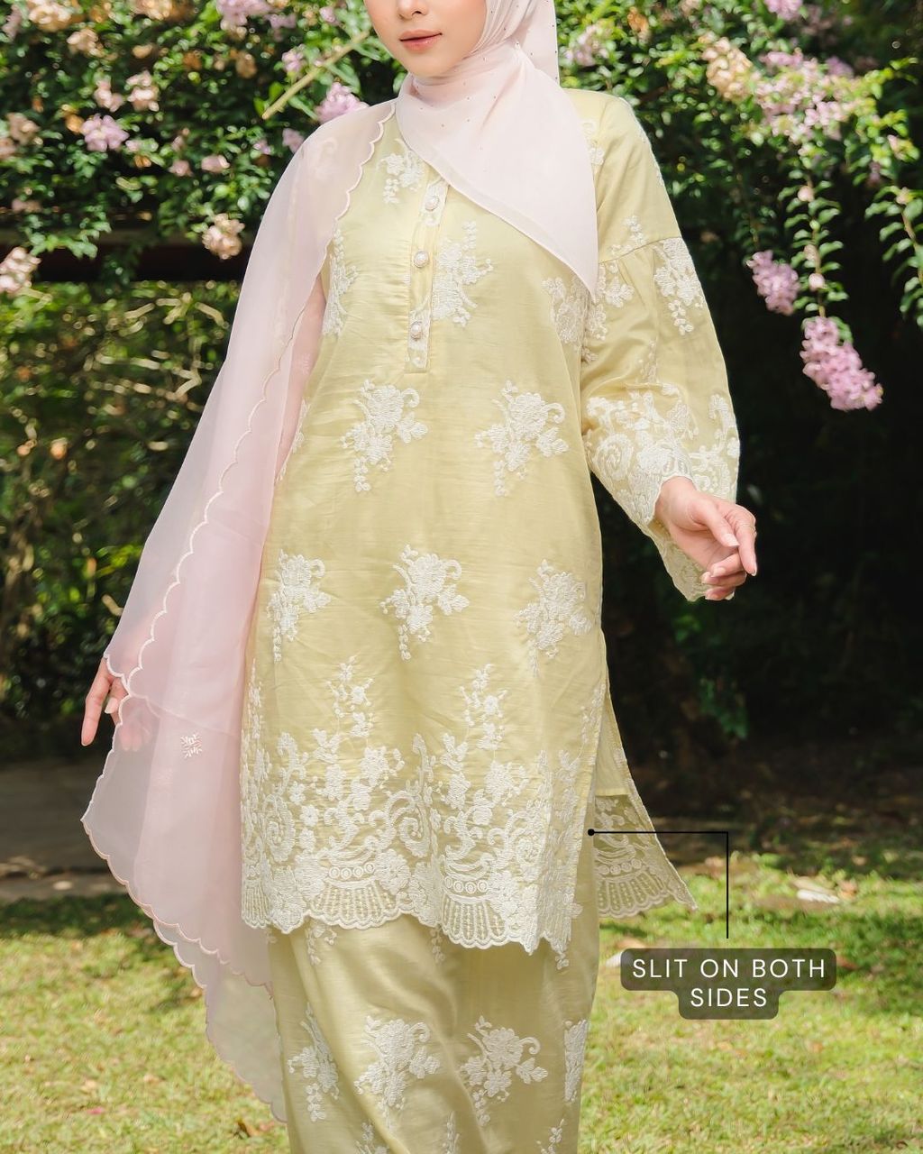 haura-wear-danum-skirt-set-sulam-embroidery-pario-klasik-tradisional-mini kebaya-fabrik eyelet-raya-muslimah-long-sleeve-baju-skirt-kain-perempuan-baju-sepasang (18)