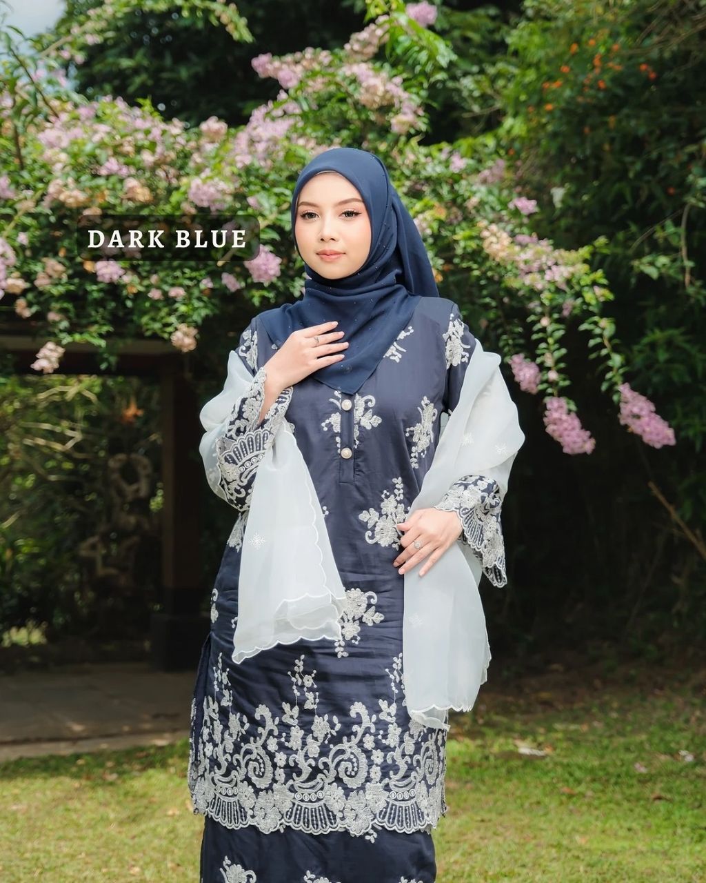 haura-wear-danum-skirt-set-sulam-embroidery-pario-klasik-tradisional-mini kebaya-fabrik eyelet-raya-muslimah-long-sleeve-baju-skirt-kain-perempuan-baju-sepasang (1)