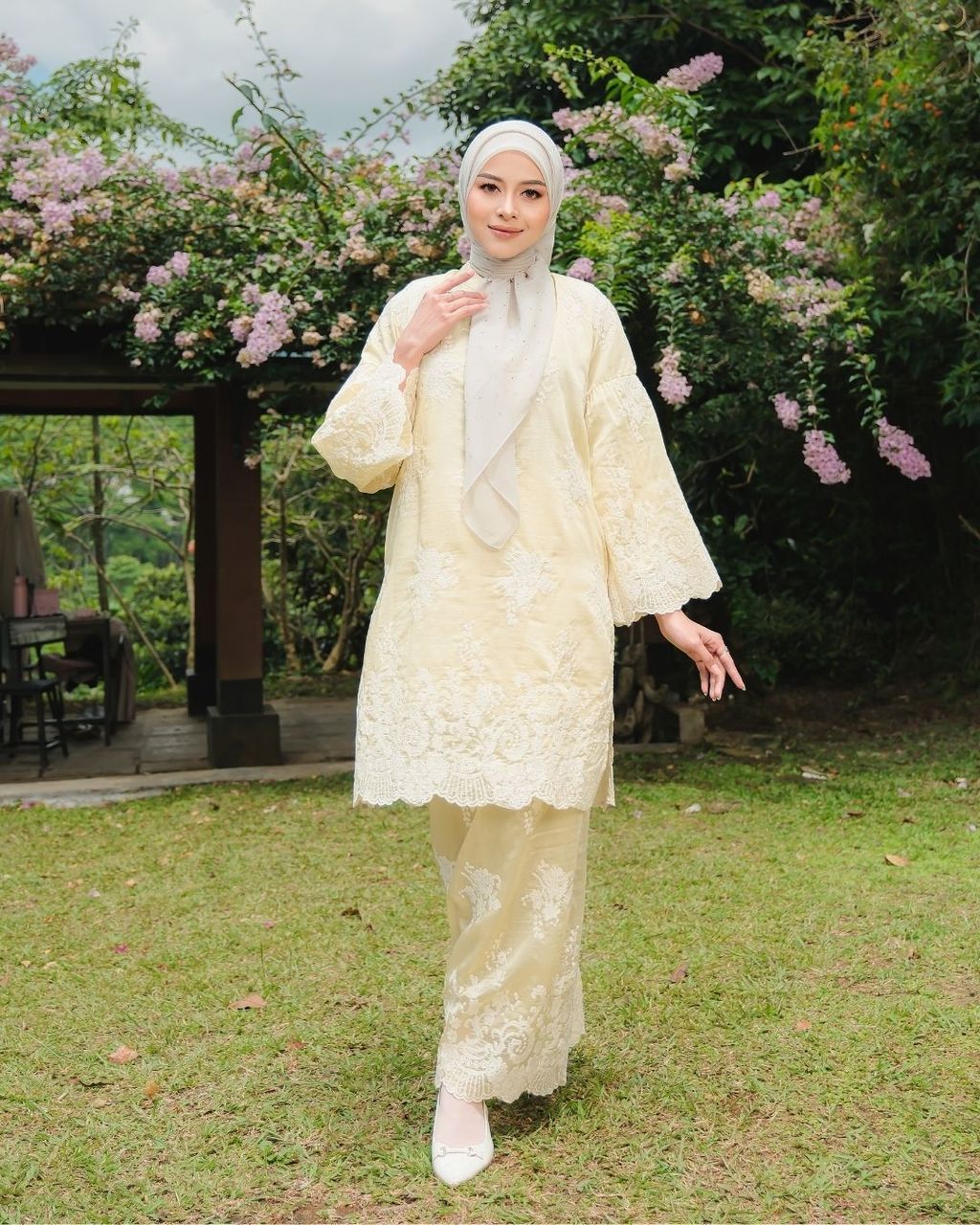 haura-wear-danum-skirt-set-sulam-embroidery-pario-klasik-tradisional-mini kebaya-fabrik eyelet-raya-muslimah-long-sleeve-baju-skirt-kain-perempuan-baju-sepasang (5)