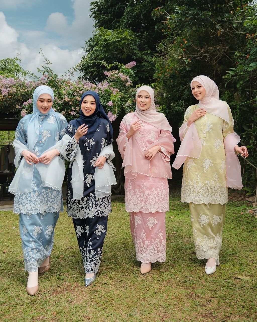 haura-wear-danum-skirt-set-sulam-embroidery-pario-klasik-tradisional-mini kebaya-fabrik eyelet-raya-muslimah-long-sleeve-baju-skirt-kain-perempuan-baju-sepasang (15)