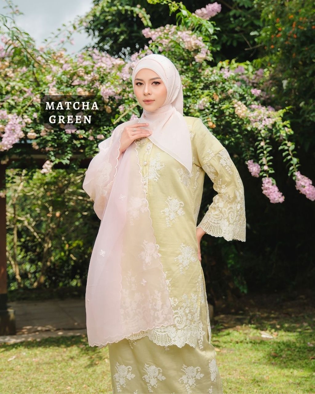 haura-wear-danum-skirt-set-sulam-embroidery-pario-klasik-tradisional-mini kebaya-fabrik eyelet-raya-muslimah-long-sleeve-baju-skirt-kain-perempuan-baju-sepasang (3)