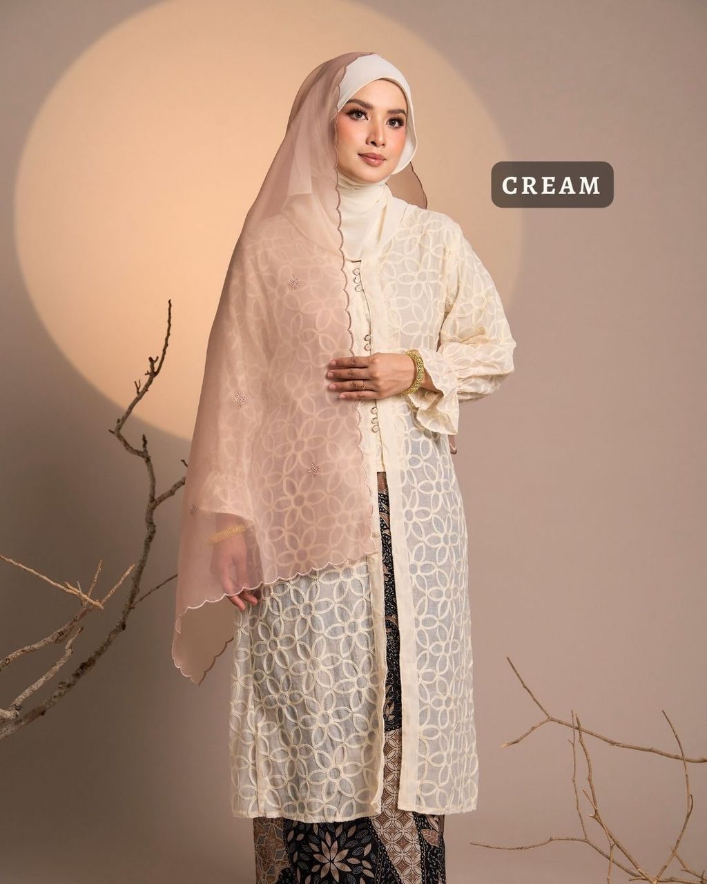 haura-wear-suqma-skirt-set-sulam-embroidery-pario-klasik-tradisional-mini kebaya-fabrik eyelet-raya-muslimah-long-sleeve-baju-skirt-kain-perempuan-baju-sepasang (1)