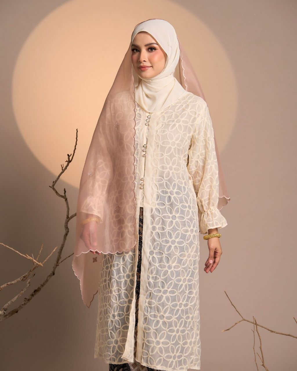 haura-wear-suqma-skirt-set-sulam-embroidery-pario-klasik-tradisional-mini kebaya-fabrik eyelet-raya-muslimah-long-sleeve-baju-skirt-kain-perempuan-baju-sepasang (6)