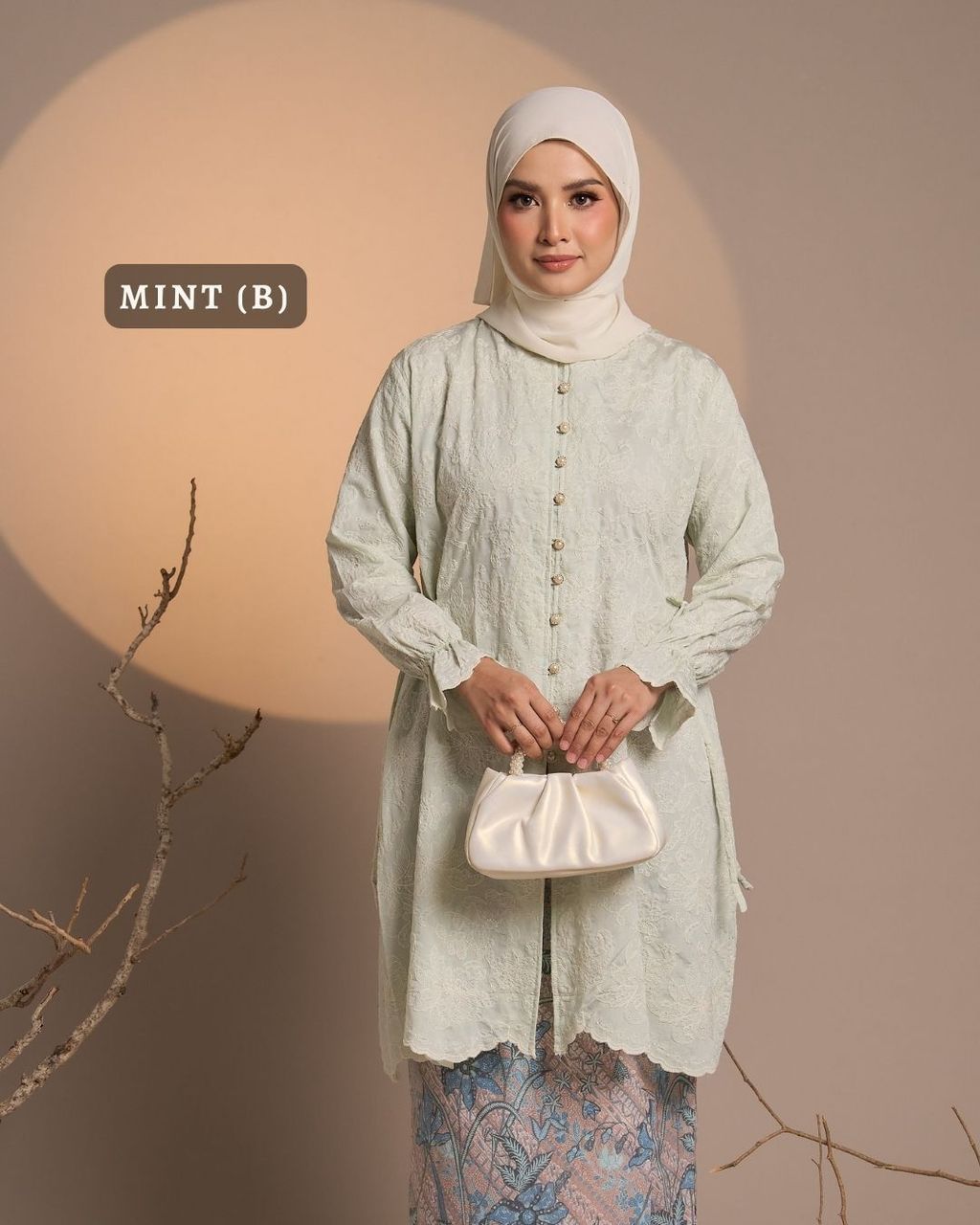 haura-wear-nilam-skirt-set-sulam-embroidery-pario-klasik-tradisional-mini kebaya-fabrik eyelet-raya-muslimah-long-sleeve-baju-skirt-kain-perempuan-baju-sepasang (14)