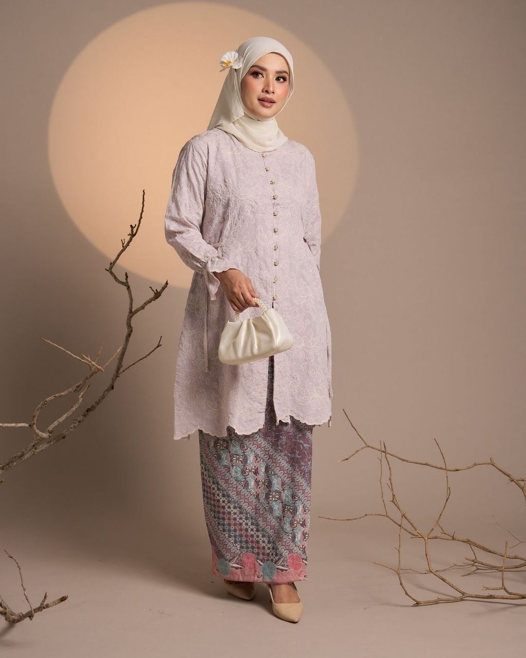 haura-wear-nilam-skirt-set-sulam-embroidery-pario-klasik-tradisional-mini kebaya-fabrik eyelet-raya-muslimah-long-sleeve-baju-skirt-kain-perempuan-baju-sepasang (13)