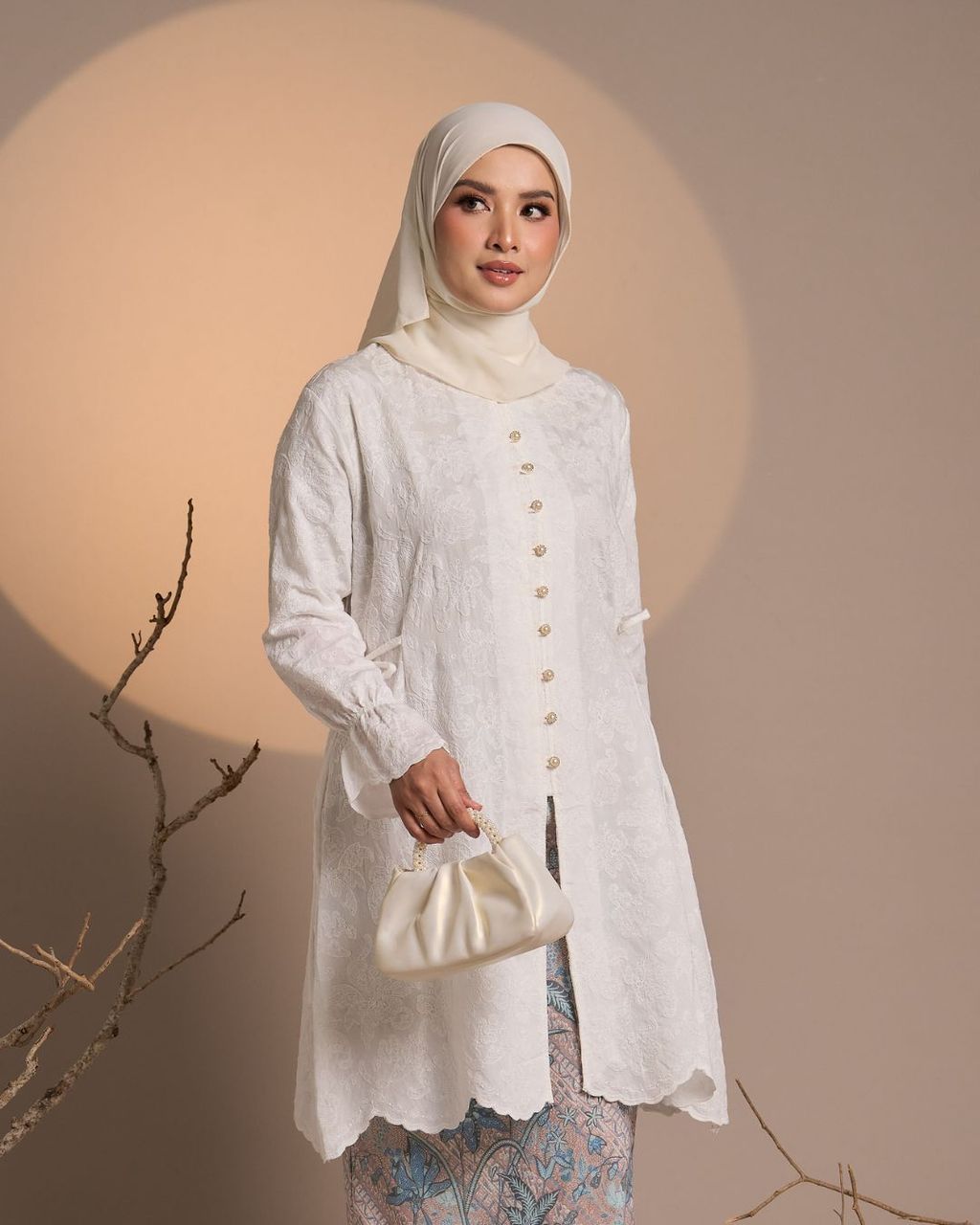 haura-wear-nilam-skirt-set-sulam-embroidery-pario-klasik-tradisional-mini kebaya-fabrik eyelet-raya-muslimah-long-sleeve-baju-skirt-kain-perempuan-baju-sepasang (13)