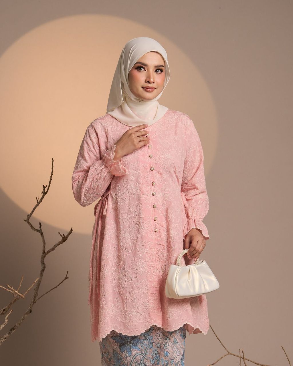 haura-wear-nilam-skirt-set-sulam-embroidery-pario-klasik-tradisional-mini kebaya-fabrik eyelet-raya-muslimah-long-sleeve-baju-skirt-kain-perempuan-baju-sepasang (12)