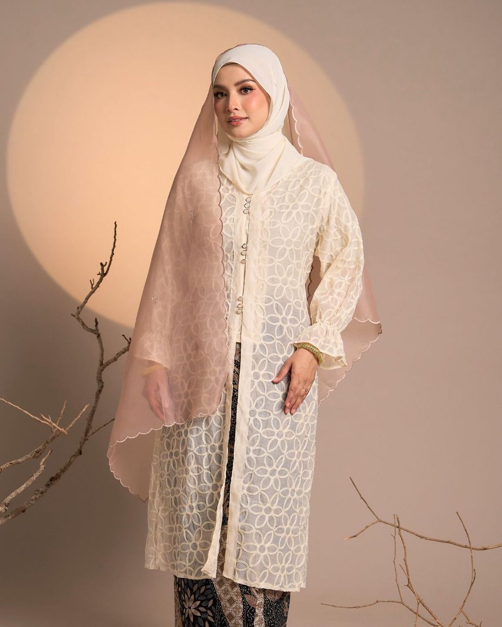 haura-wear-suqma-skirt-set-sulam-embroidery-pario-klasik-tradisional-mini kebaya-fabrik eyelet-raya-muslimah-long-sleeve-baju-skirt-kain-perempuan-baju-sepasang (5)