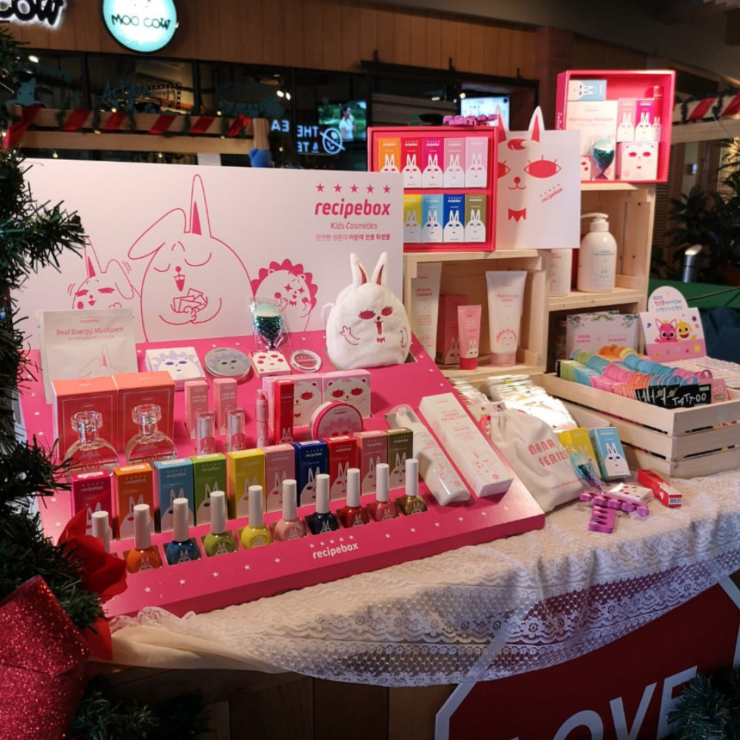 Nana Series Christmas Booth