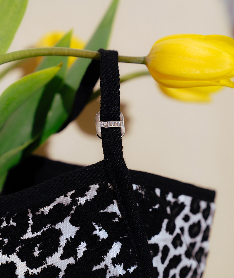 Feya BW detail Feya BW detail