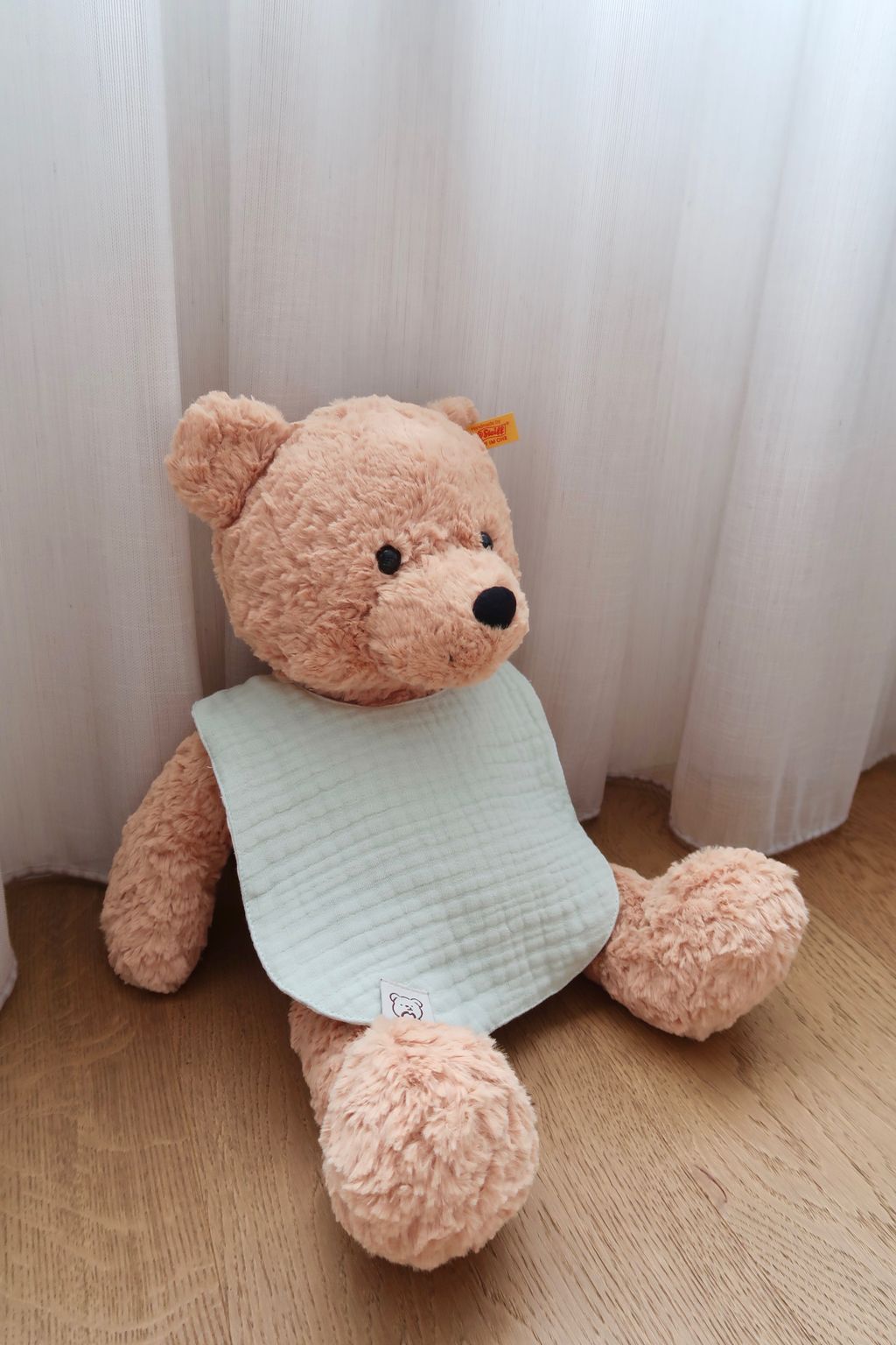 D3719E64-4FAE-44E0-B0F8-3454AEA1DE59