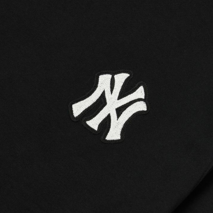 ☆MLB Korea☆ Basic Lettering Logo Overfit Man to Man SD MgK MLB NY Basic Monogram Logo Overfit Sweatshirt – UFCO MY