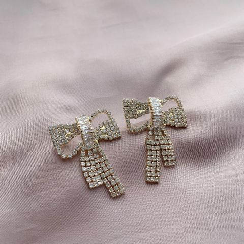 Ribbon Diamond Earring_Gold_02.jpg