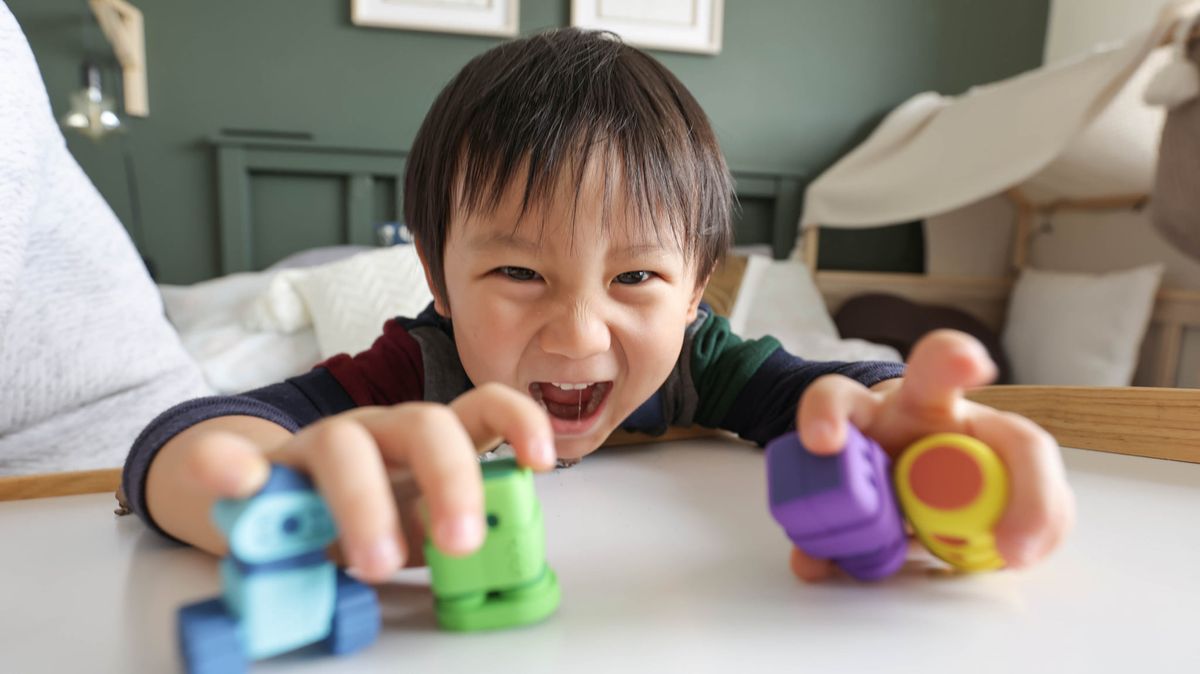 互動遊戲推薦！TACTO數位益智桌遊 實現爸爸和4歲兒子下西洋棋的願望