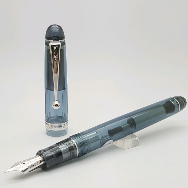 鋼筆工作室 PILOT百樂CUSTOM 74 14K金尖鋼筆 透深藍桿