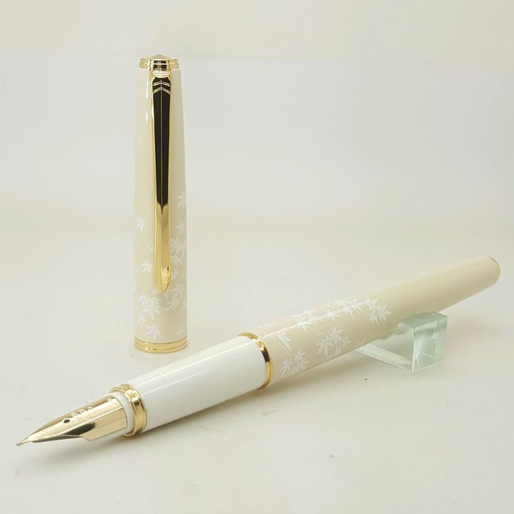 Lady White 楓葉01.jpg