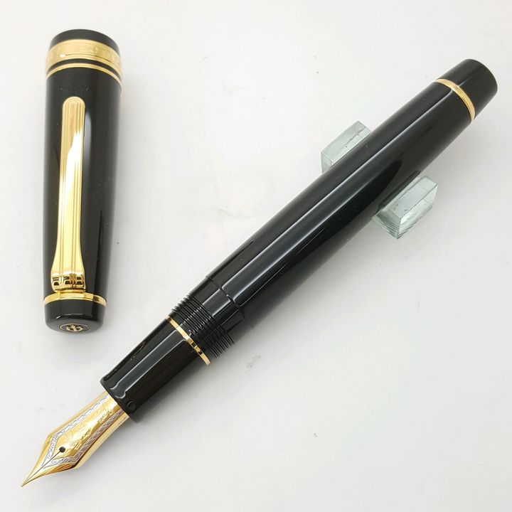 鋼筆工作室 Professional gear (PG) 21K黑桿金夾鋼筆 01.jpg