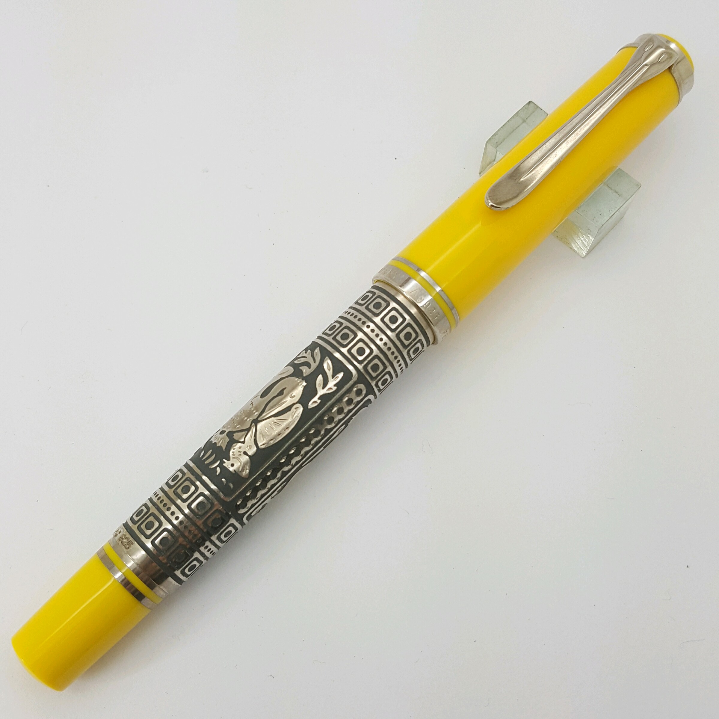 德國Pelikan 百利金M710 活塞上墨鋼筆小黃雕（銀桿TOLEDO） – 鋼筆工作