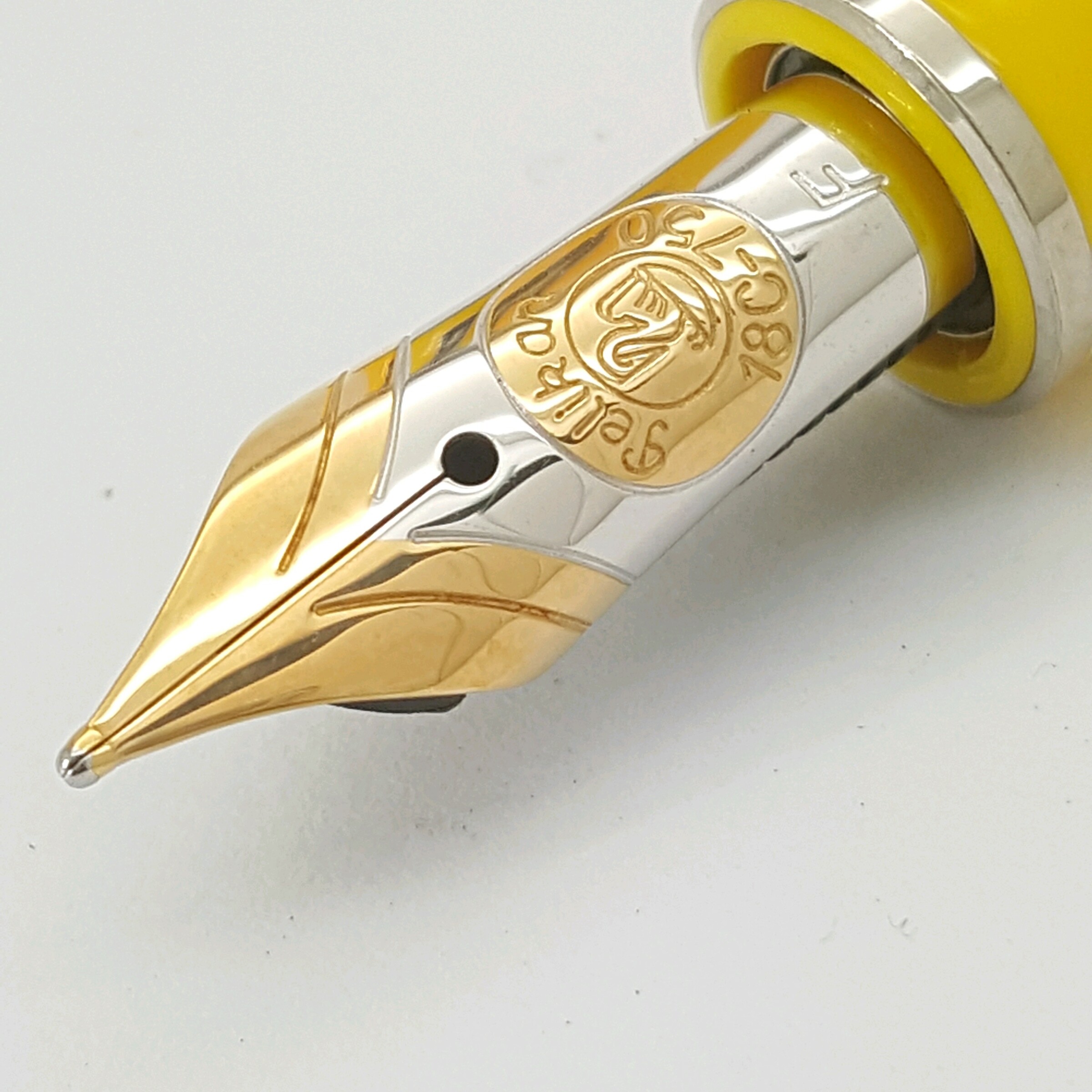 德國Pelikan 百利金M710 活塞上墨鋼筆小黃雕（銀桿TOLEDO） – 鋼筆工作