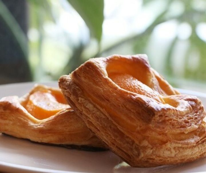 peach croissant.jpg