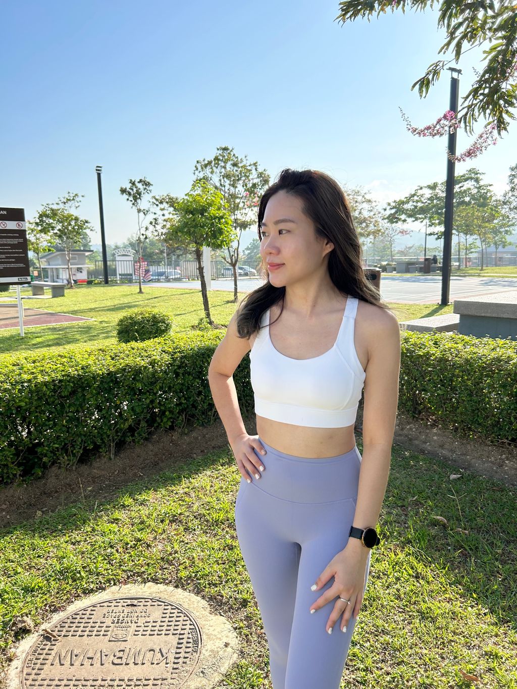 Crossover Midline Sports Bra - White – Aura Collective