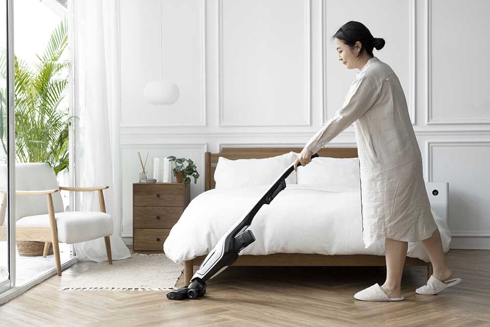 japanese-woman-vacuuming-her-bedroom