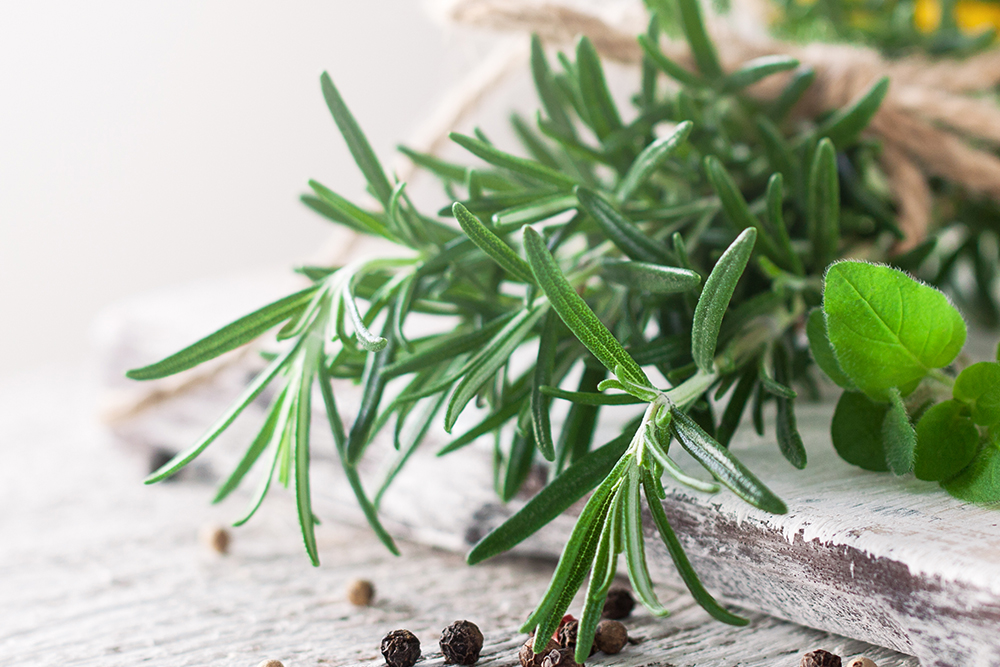 healthy-ingredients-kitchen-table-spaghetti-olive-oil-t