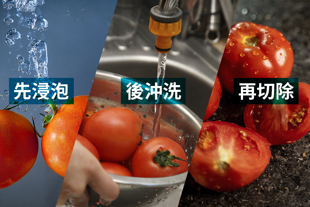 two-tomatoes-immersed-water