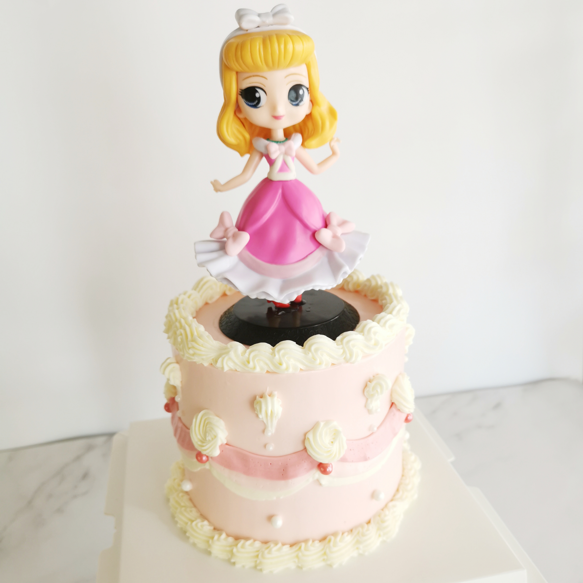 Sleeping beauty cake 2