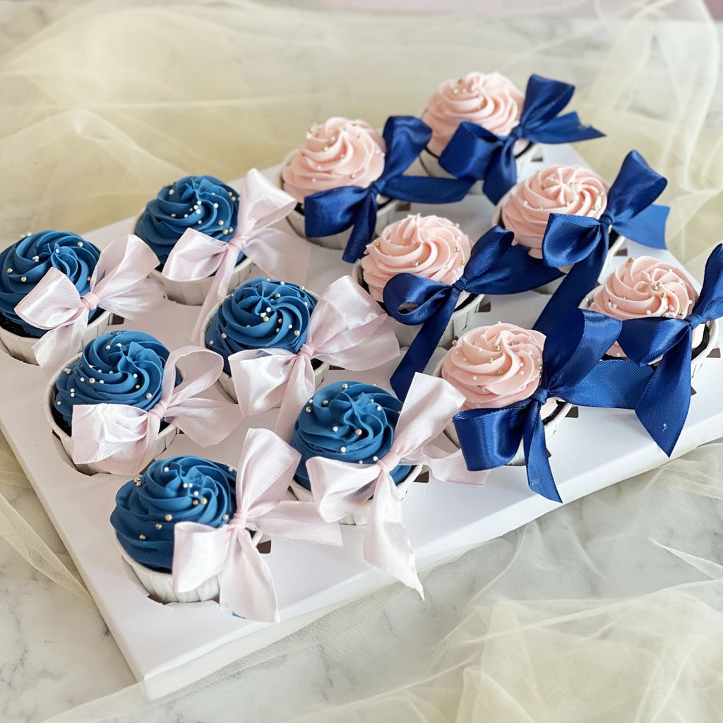 royal blue pink cupcakes with ribbon