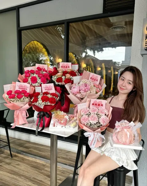 Superwoman Fresh Carnation Bouquet 2