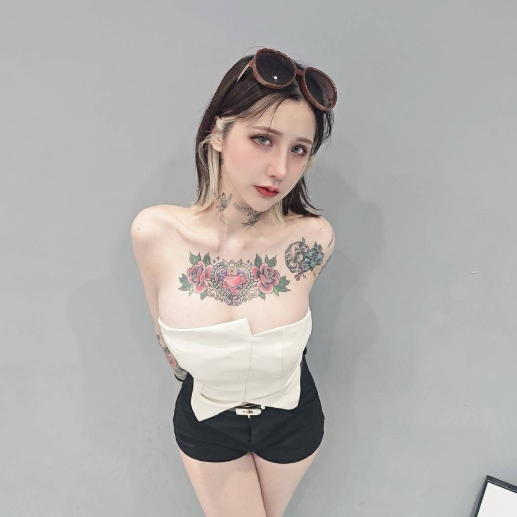 tw-11134207-81ztl-merl9aog9e6982