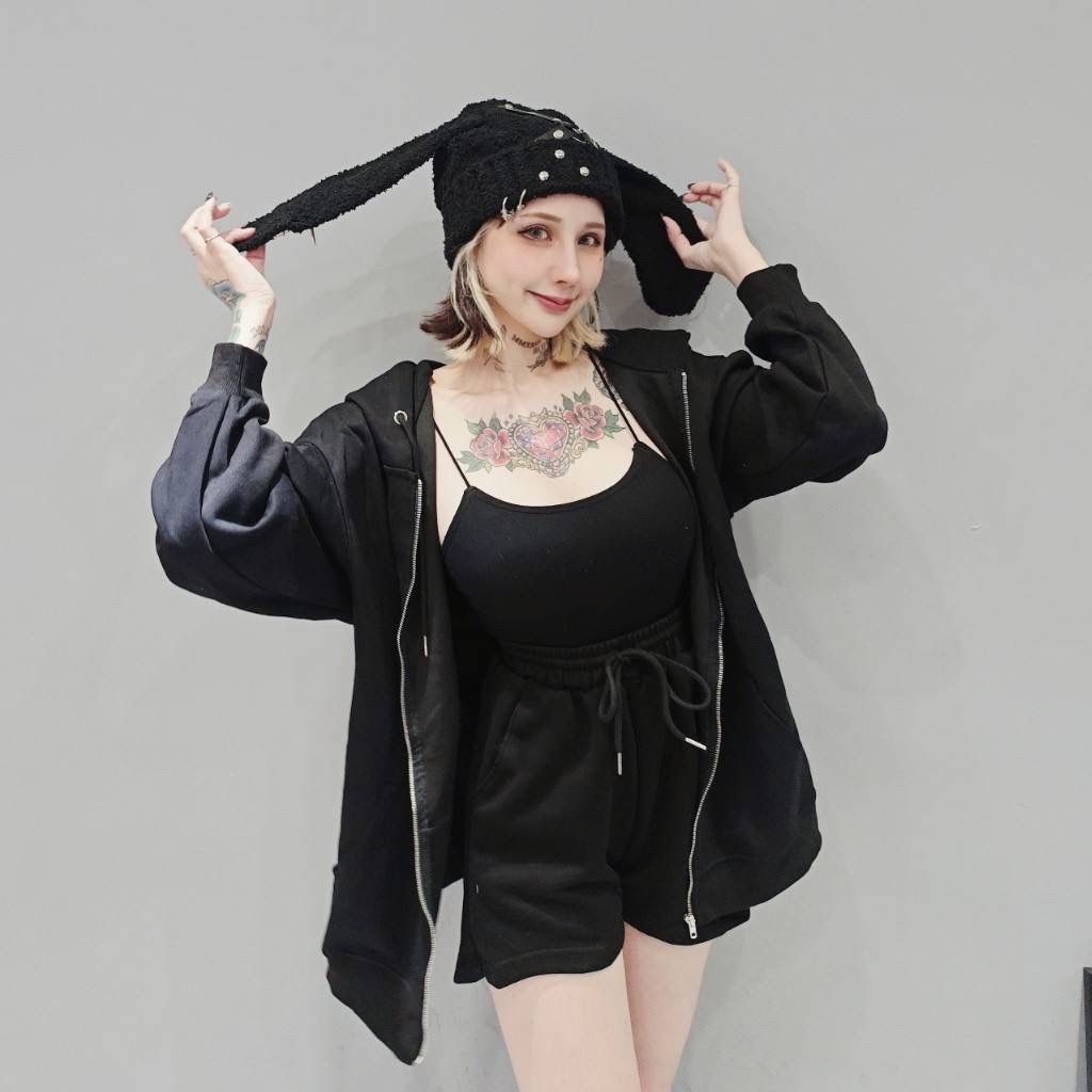 tw-11134207-81ztd-mf2tf7nlw4jx9a