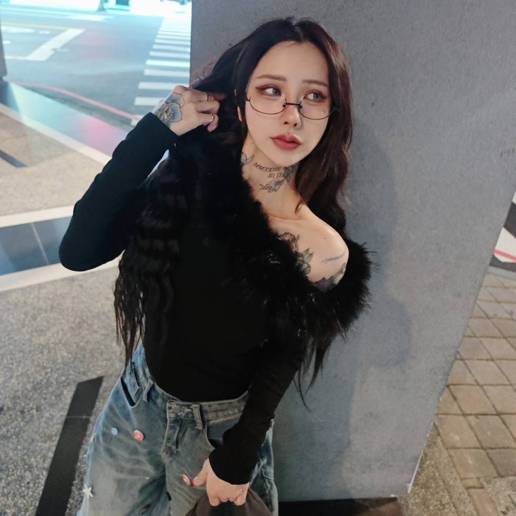 tw-11134207-81ztm-mjo9d31eza4h6b