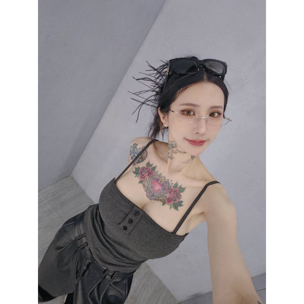 tw-11134207-820l6-mktq94n1whz498