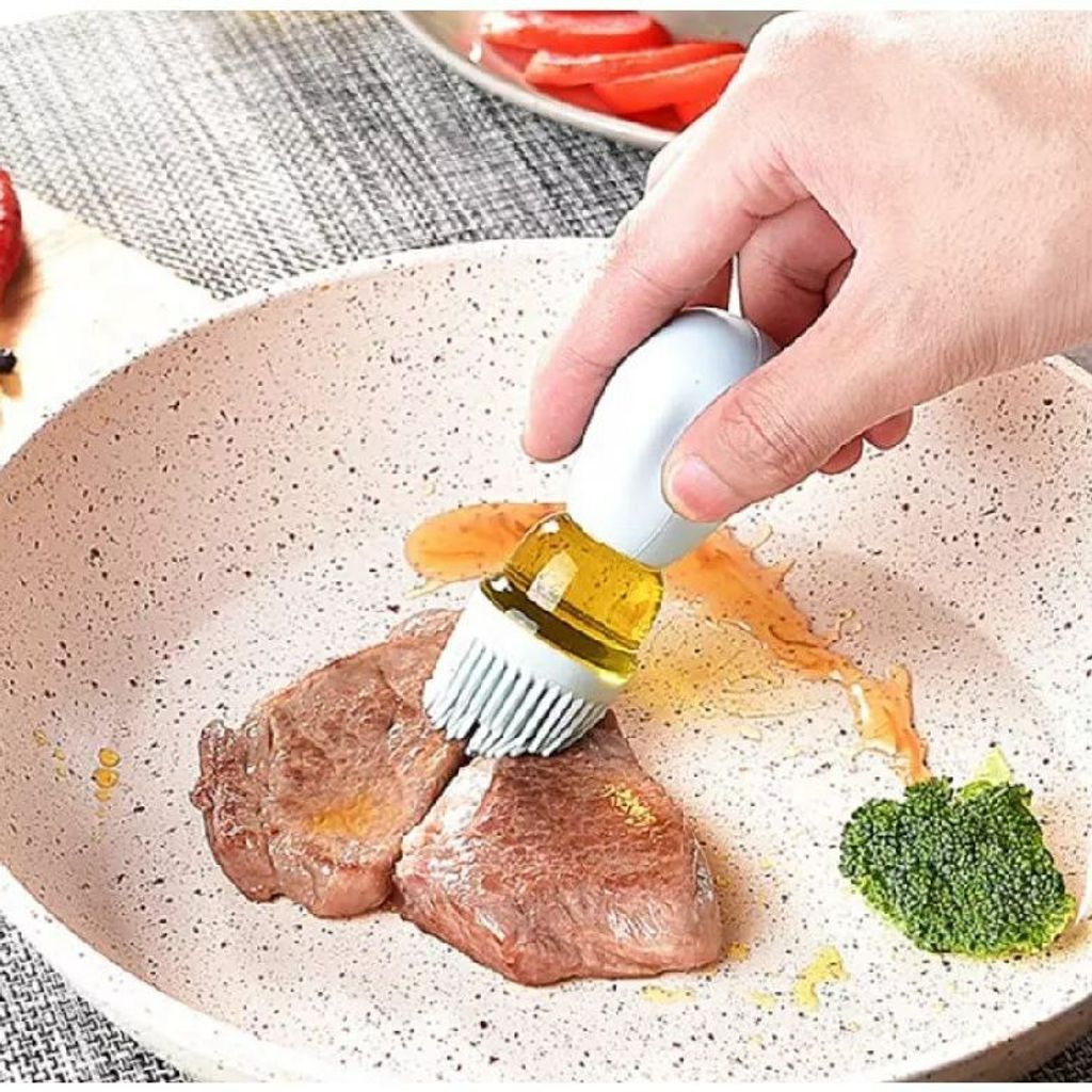 Kitchen Transparent Glass Oil Bottle With Silicone Brush (4).jpeg