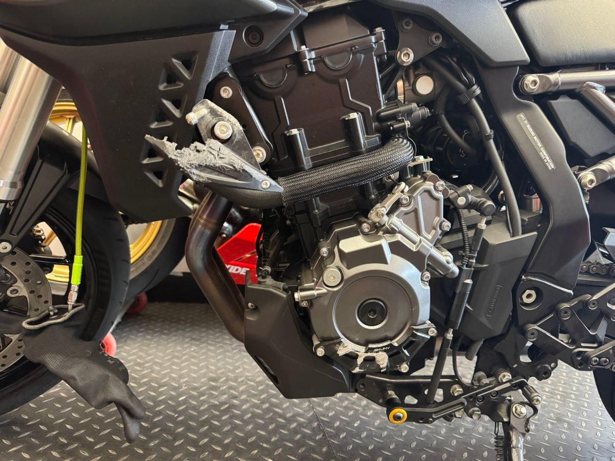 【實戰驗證】驚險一瞬間!GSX-8S 滑行測試,SKUNY 防護套件完美守護!