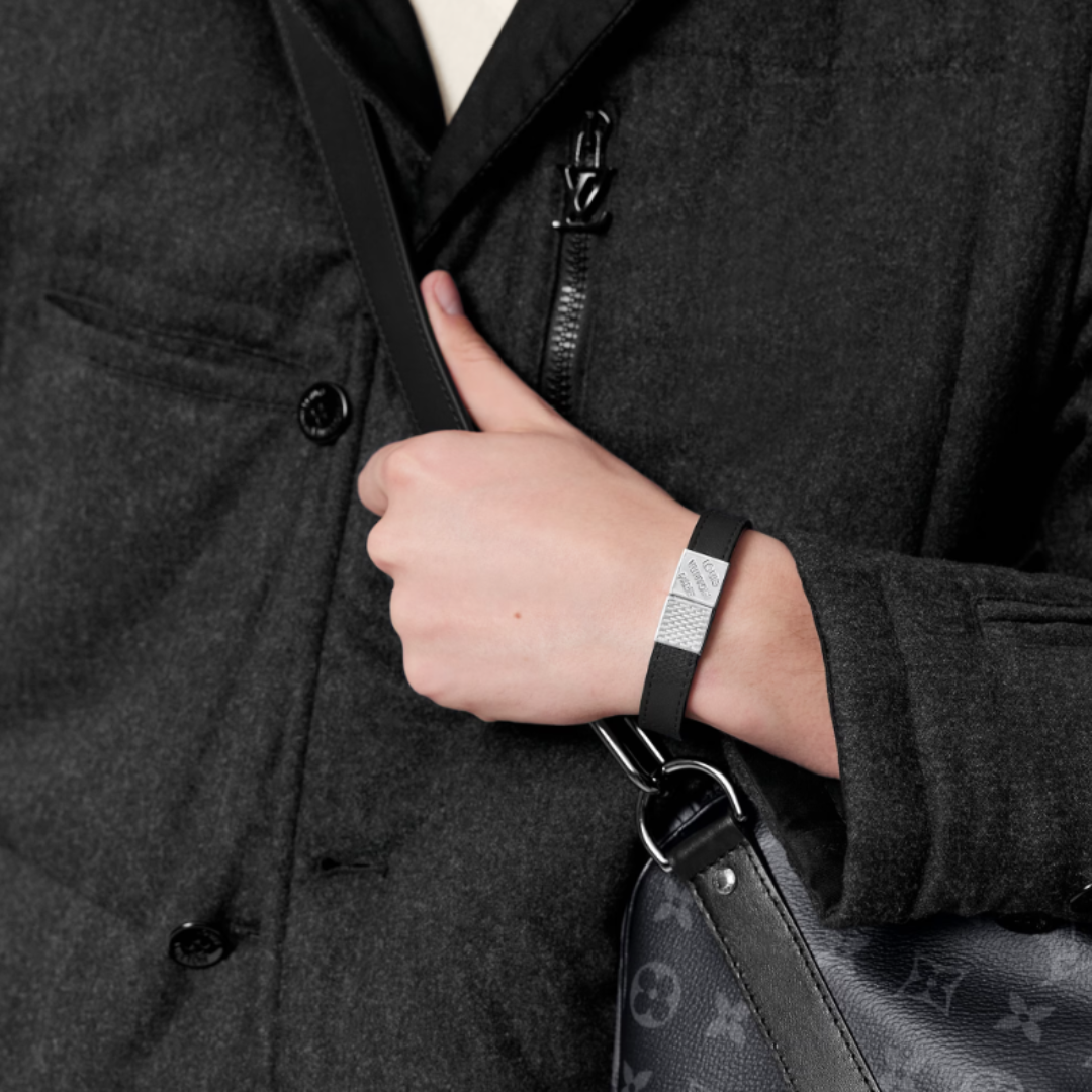 Louis Vuitton Pull It Up Bracelet M6300D – HYPECITY
