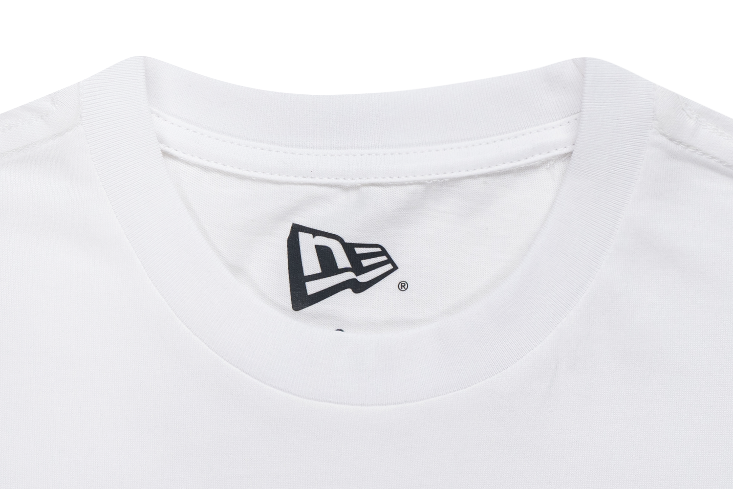 14701217_SS-TEE_FW25_ESSENTIAL-FW25_WHITE_D2