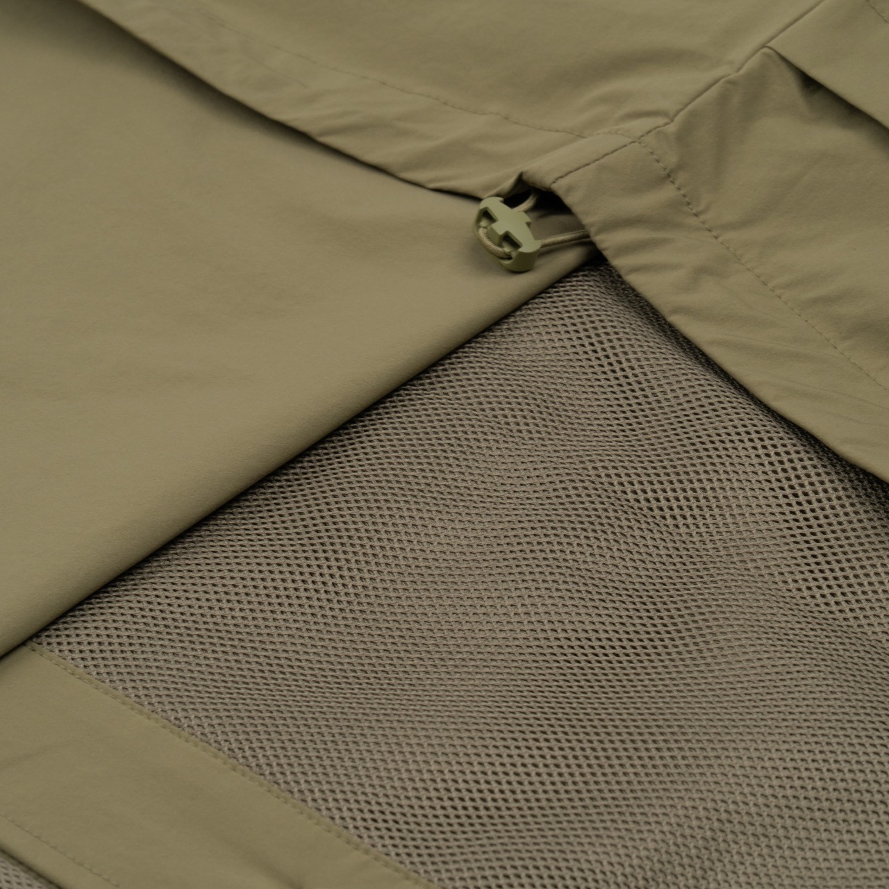 ID Patch Shirt (Khaki)_CloseUp_1 Large