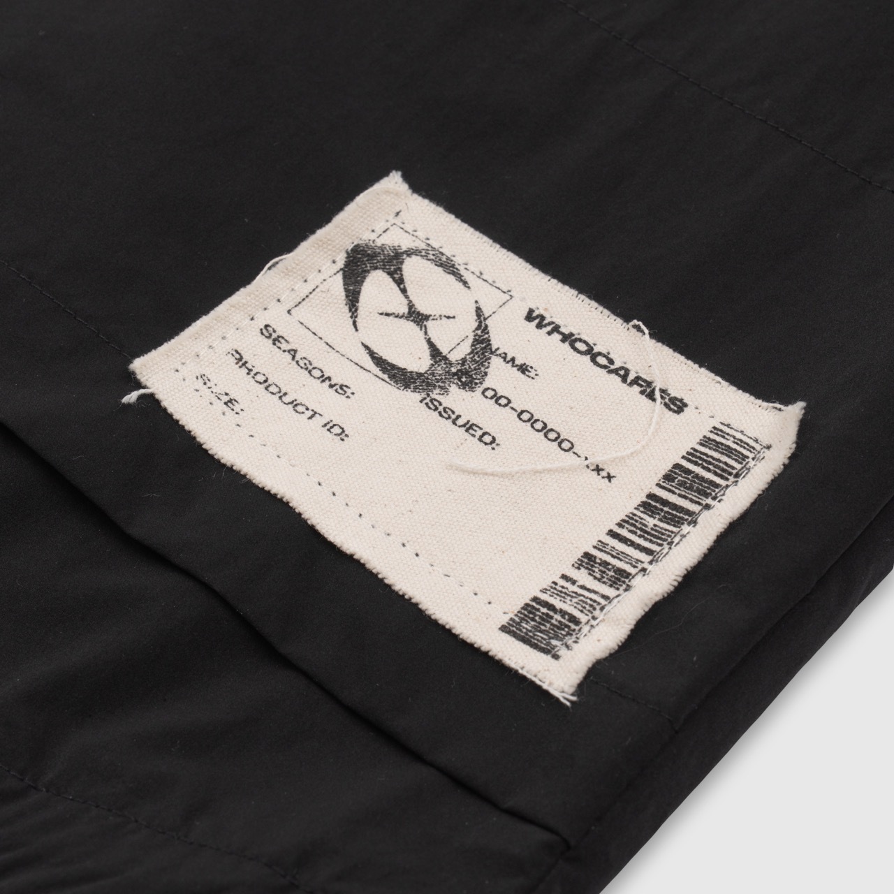 ID Patch Shirt (Black)_CloseUp_3 Large