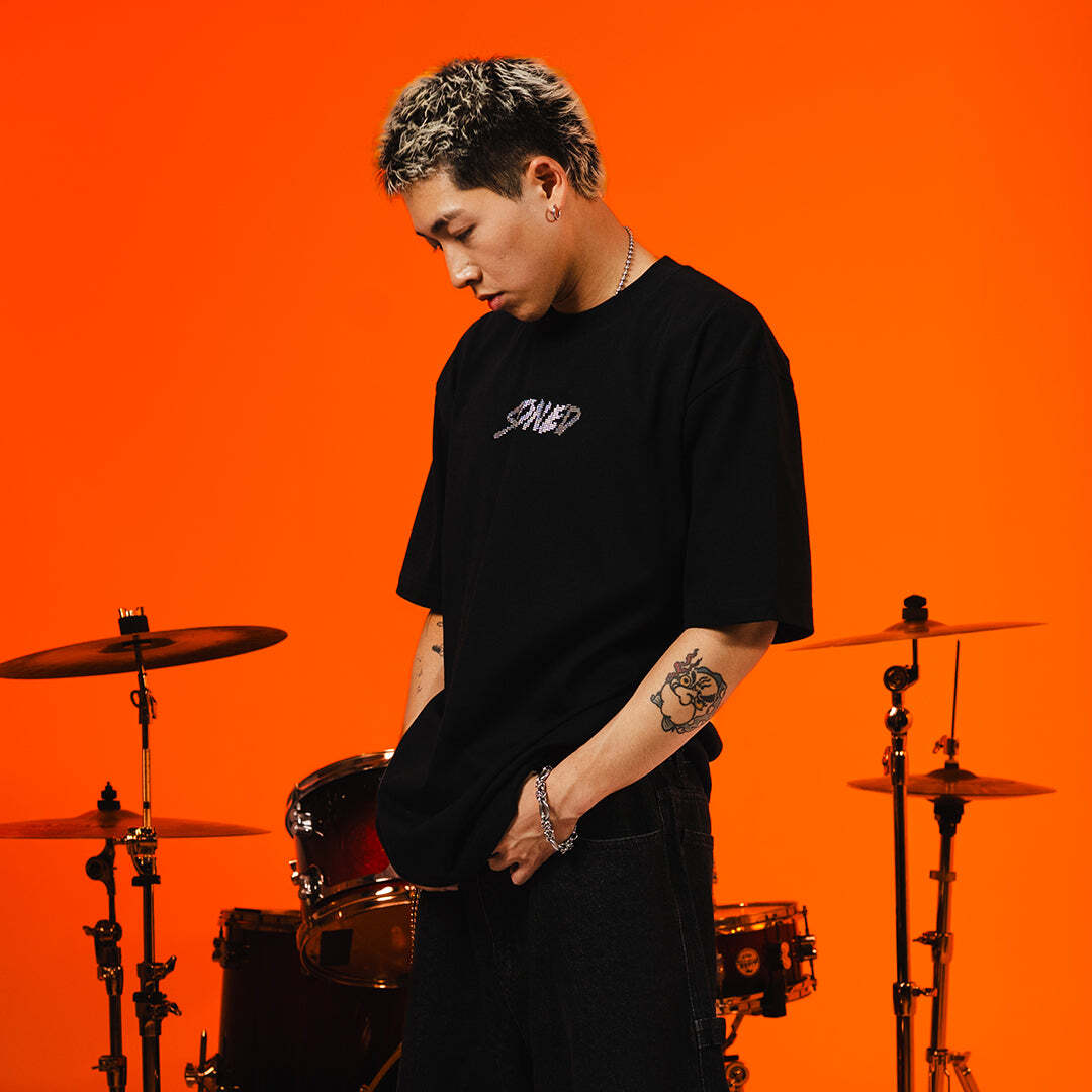 Milestoned_Genetic_Rhinestone_Tee_Black_02_2048x2048